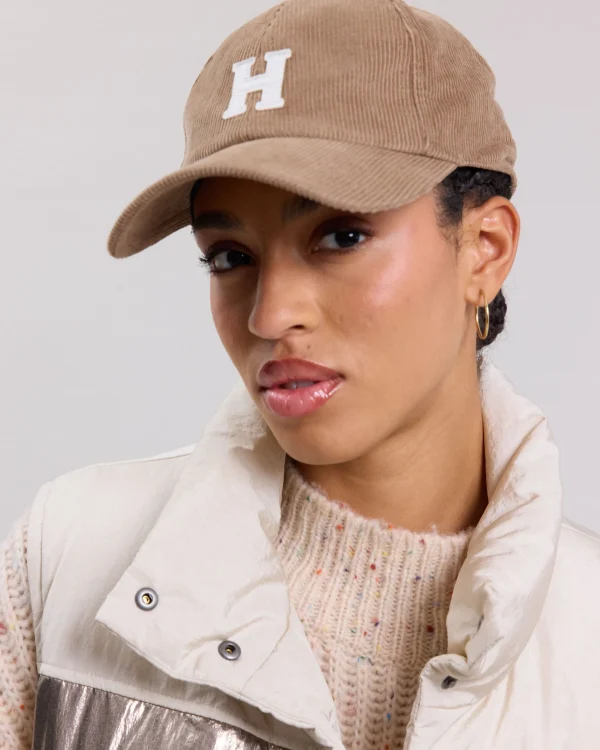 Cap H<Hartford Store