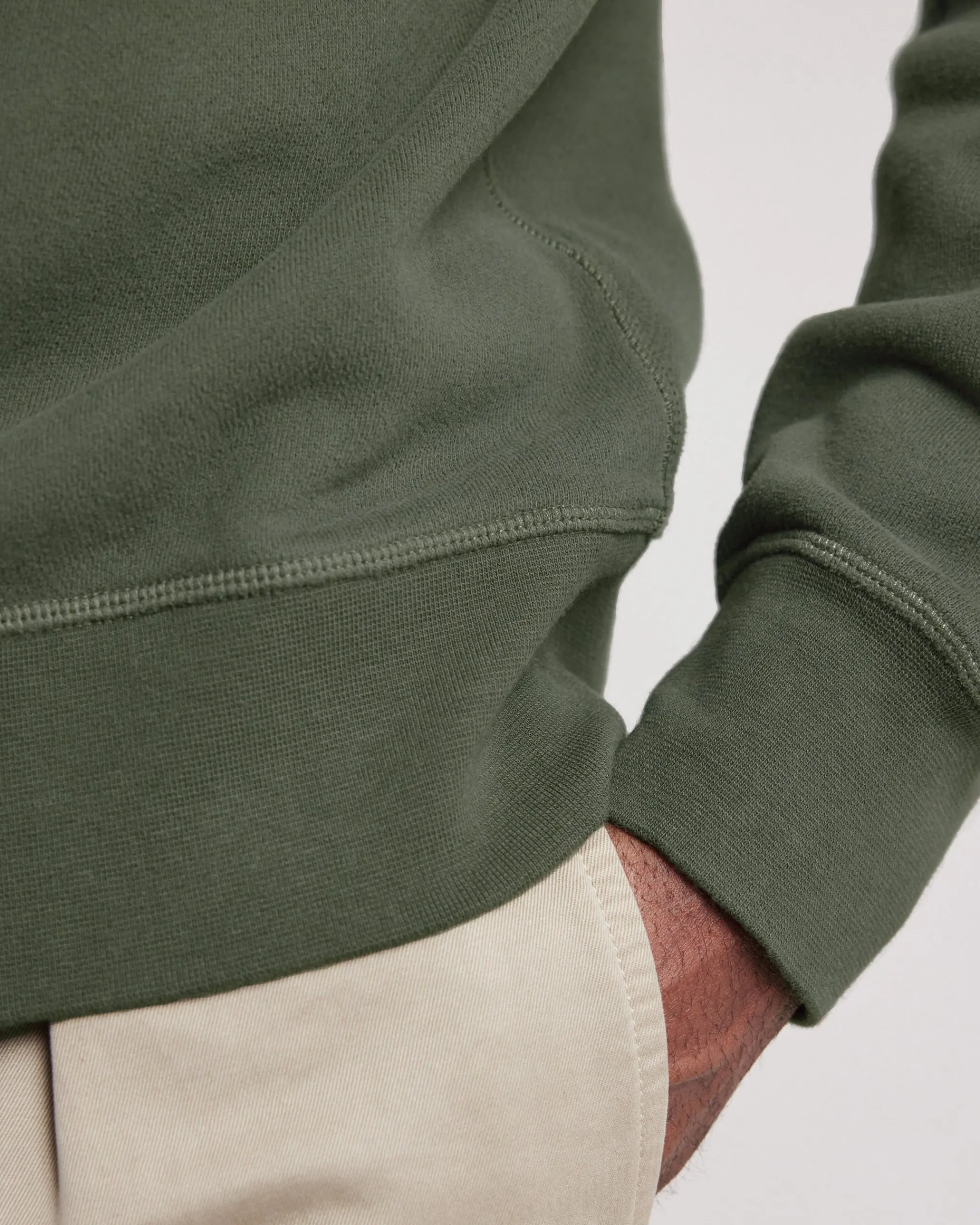 crew_sweatshirt_1.webp Crew Sweatshirt<Hartford Hot