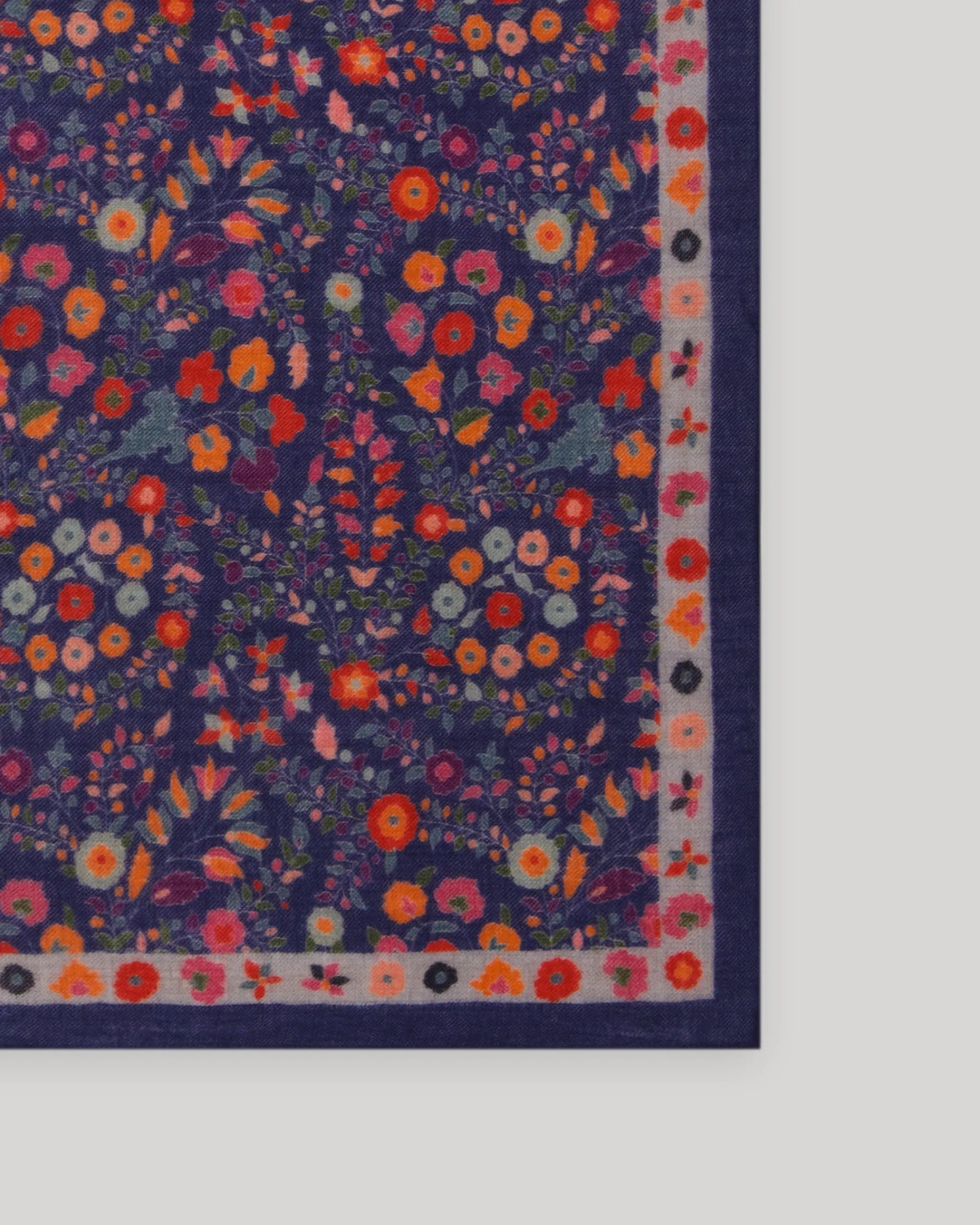 flower_scarf_3.webp Flower Scarf<Hartford Best