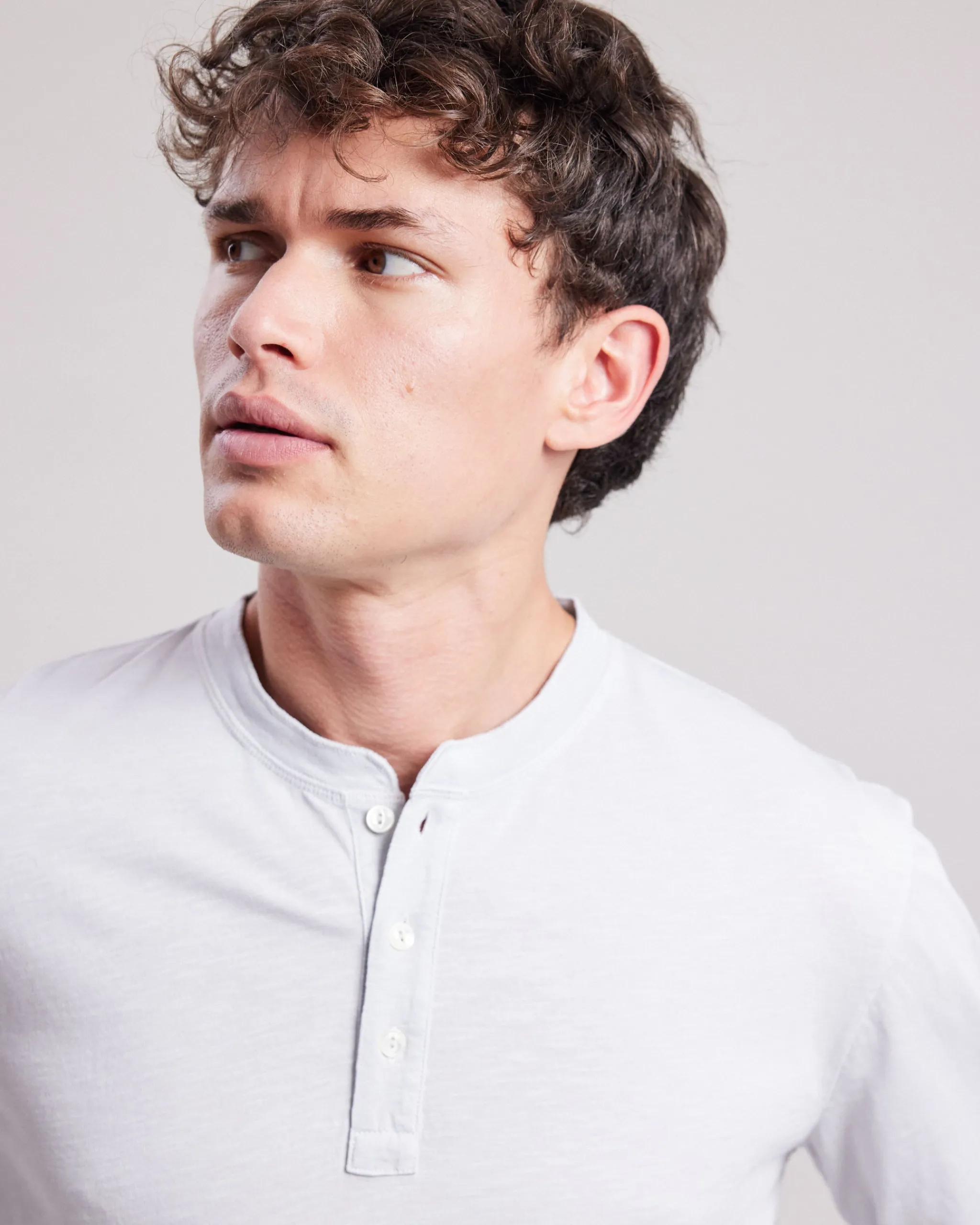 henley_tee_shirt_1.webp Henley Tee Shirt<Hartford Clearance