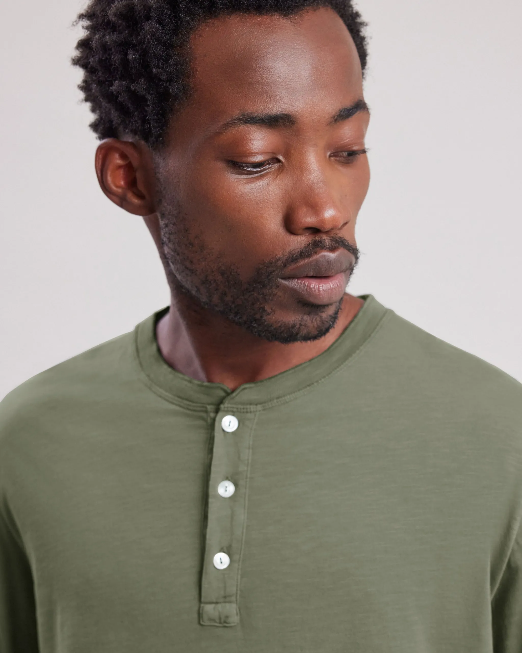 henley_tshirt_1-1.webp Henley T-shirt<Hartford Clearance
