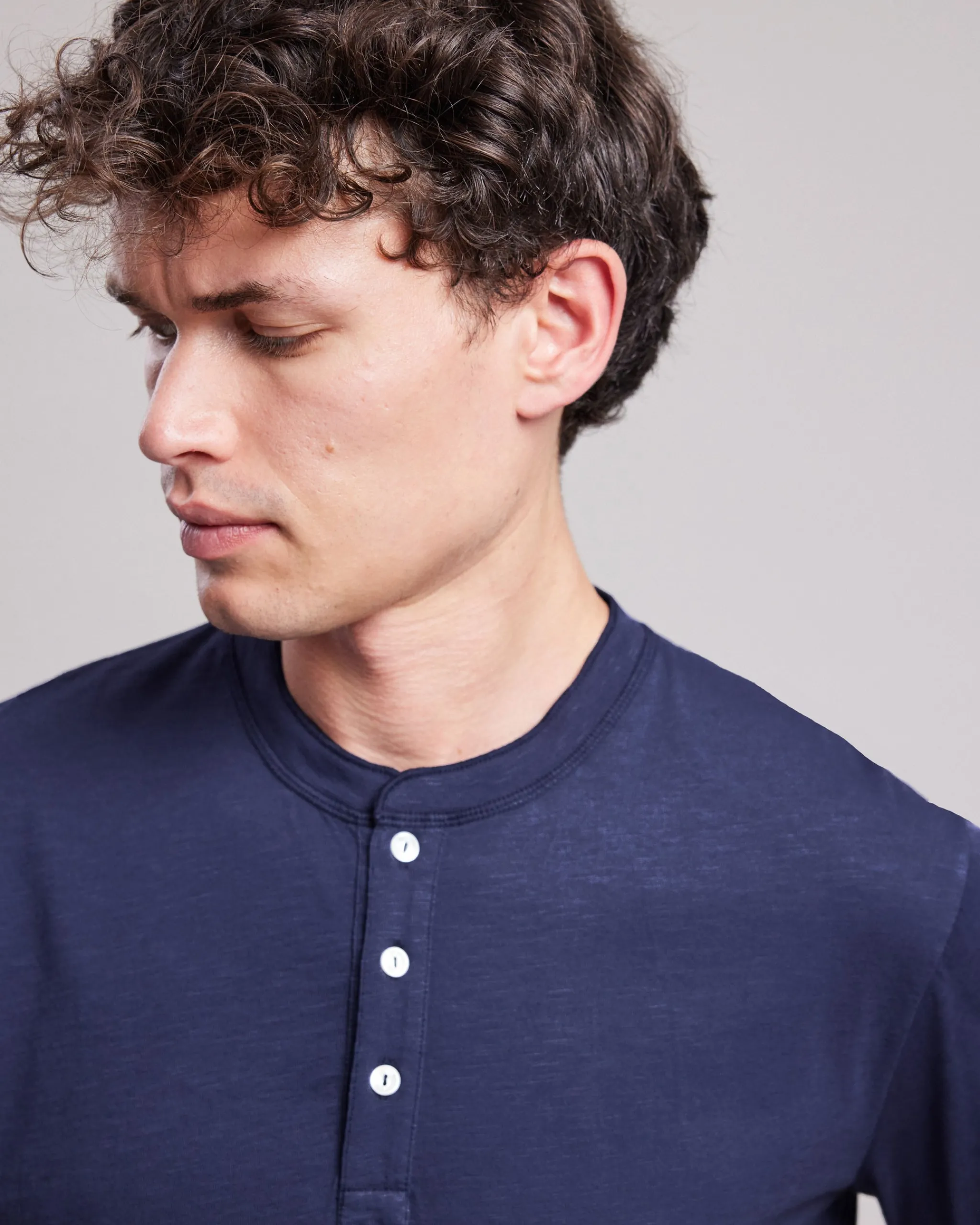 henley_tshirt_1.webp Henley T-shirt<Hartford Clearance