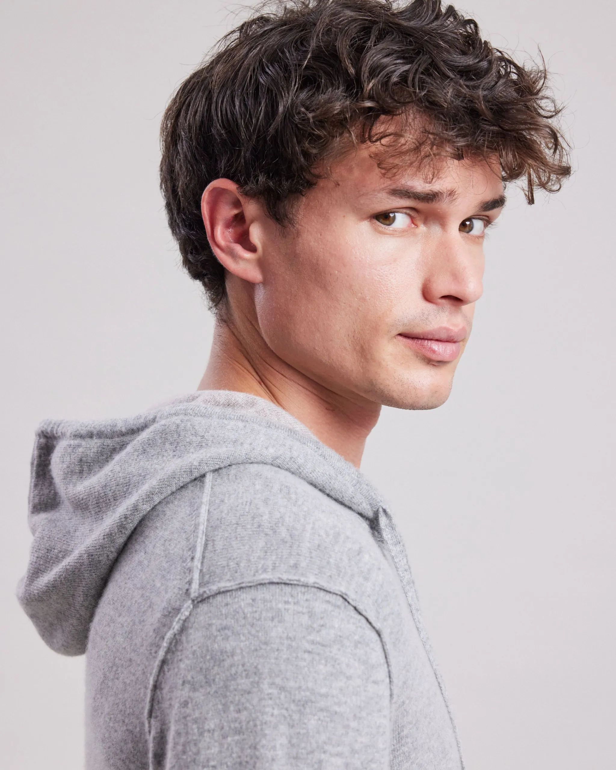 hoody_sweater_1.webp Hoody Sweater<Hartford Discount