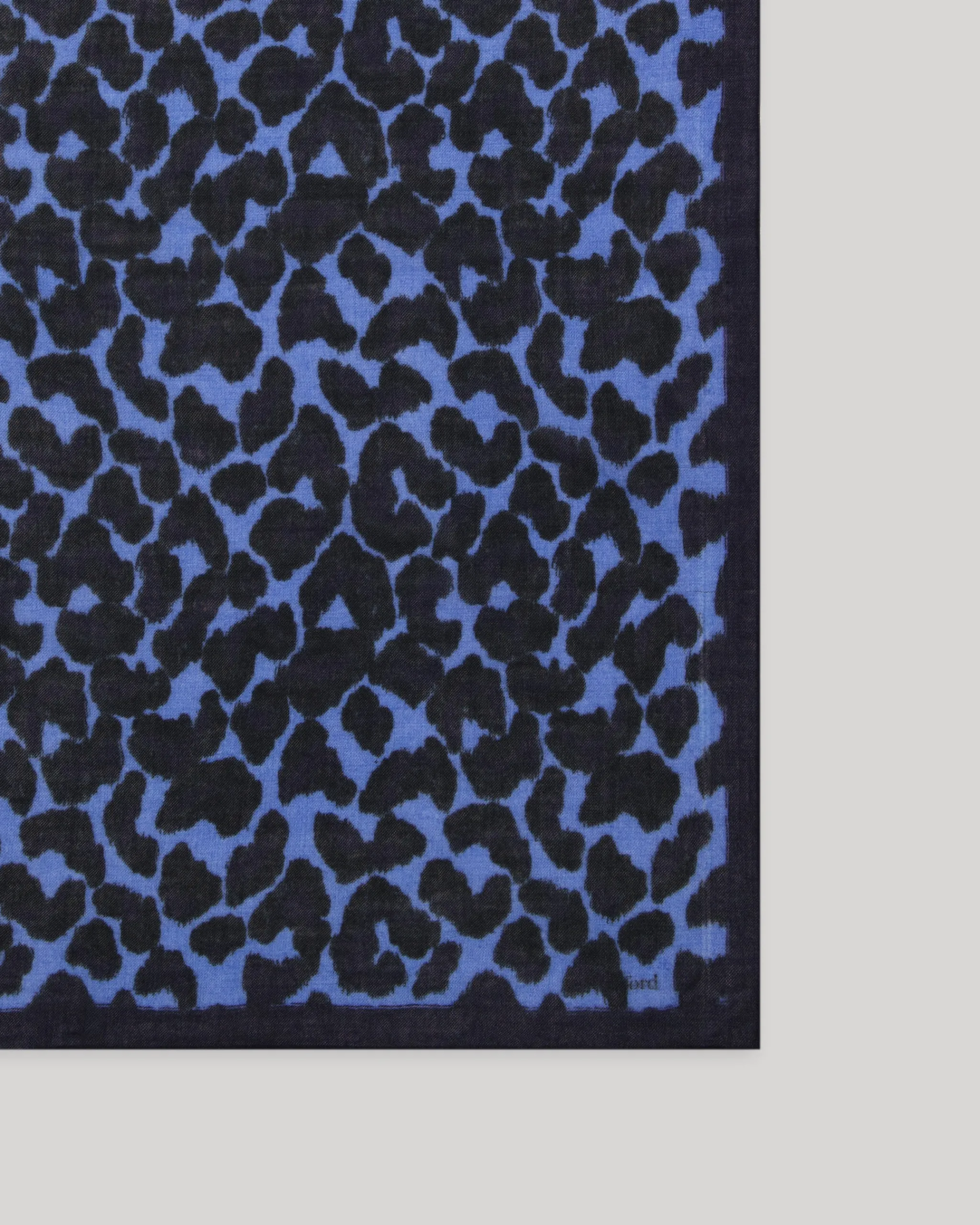leopard_scarf_2-3.webp Leopard Scarf<Hartford Online