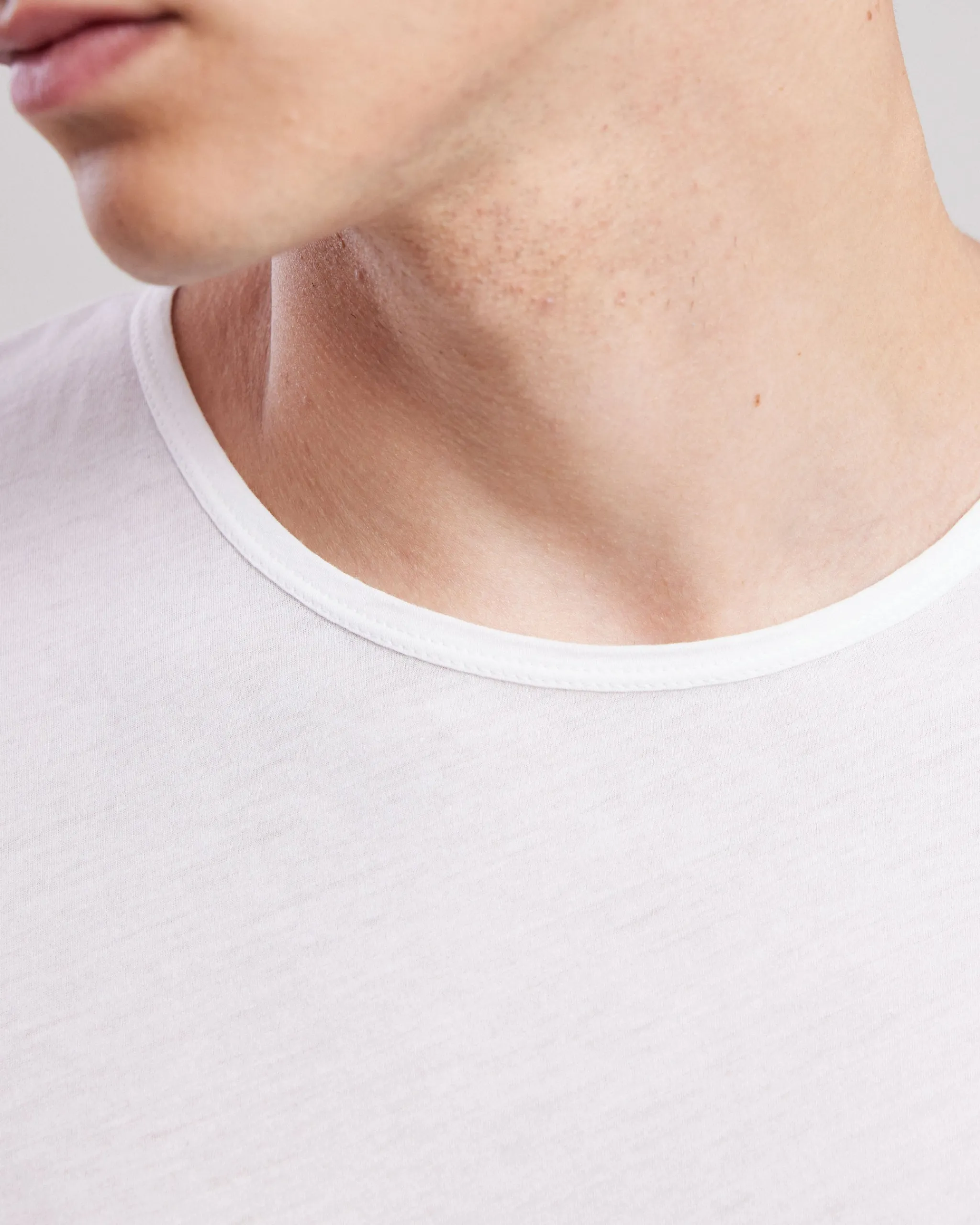 light_crew_tshirt_2-6.webp Light Crew T-shirt<Hartford Sale