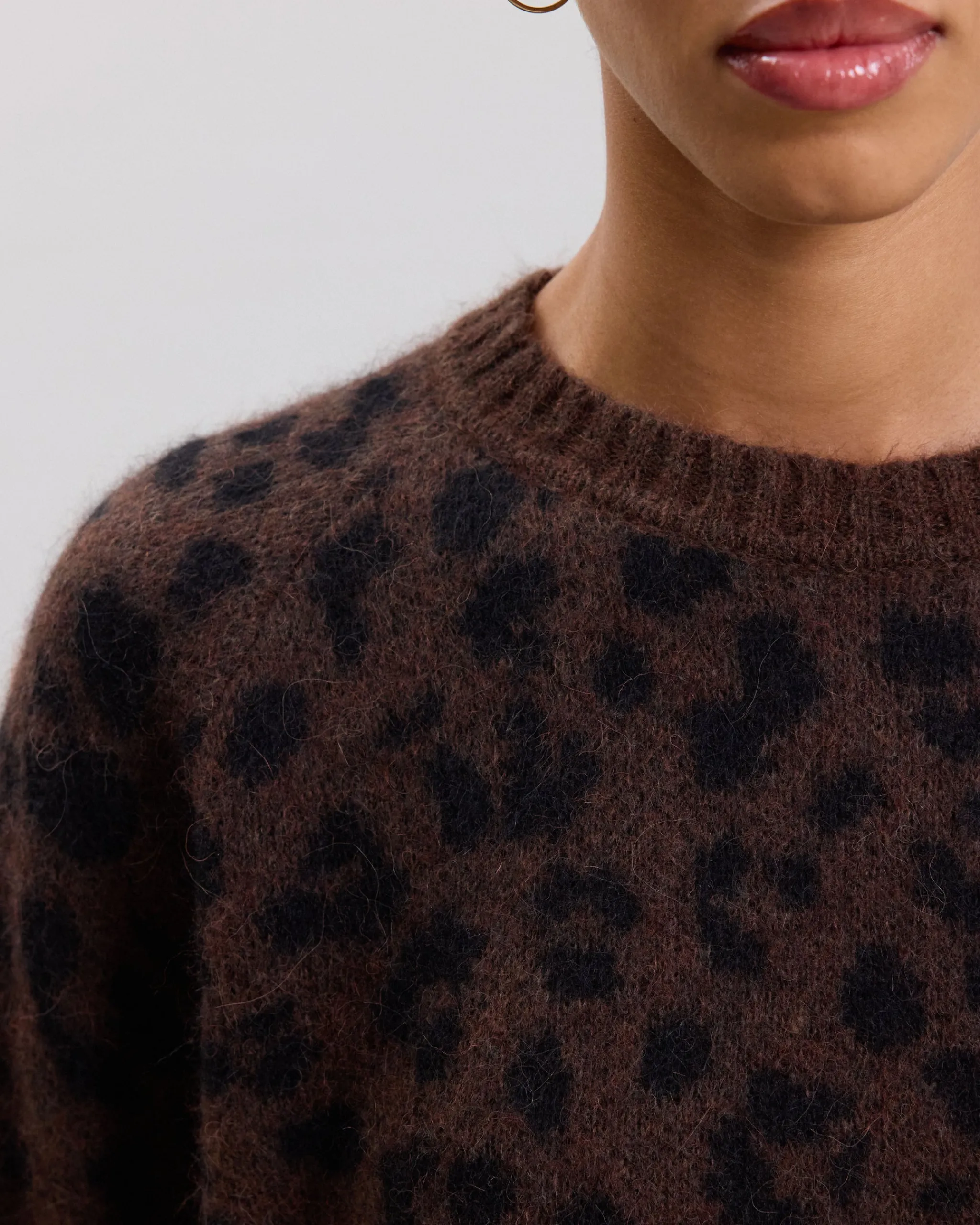 madoua_sweater_2.webp Madoua Sweater<Hartford Hot