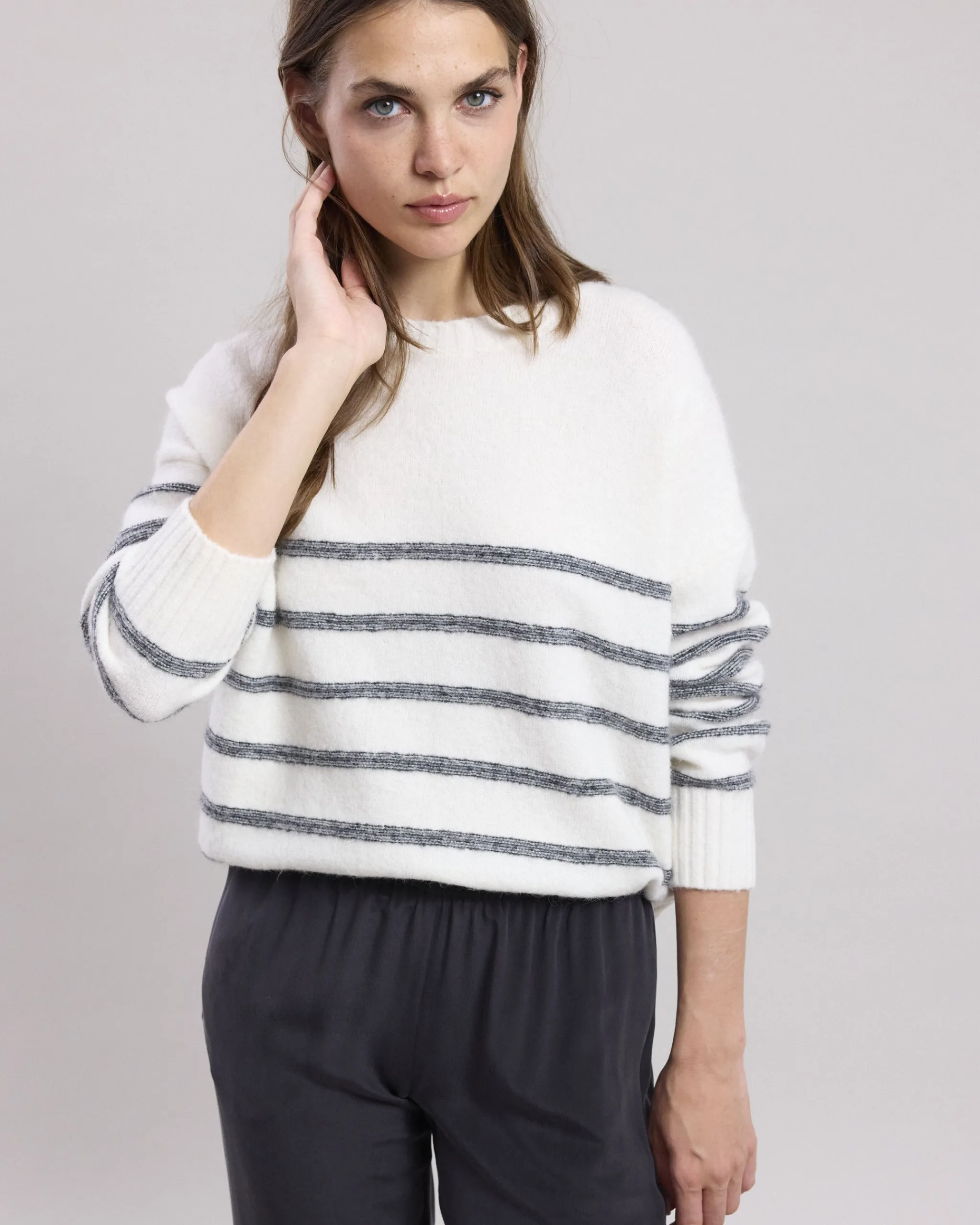 manta_sweater_0.webp Manta Sweater<Hartford Discount