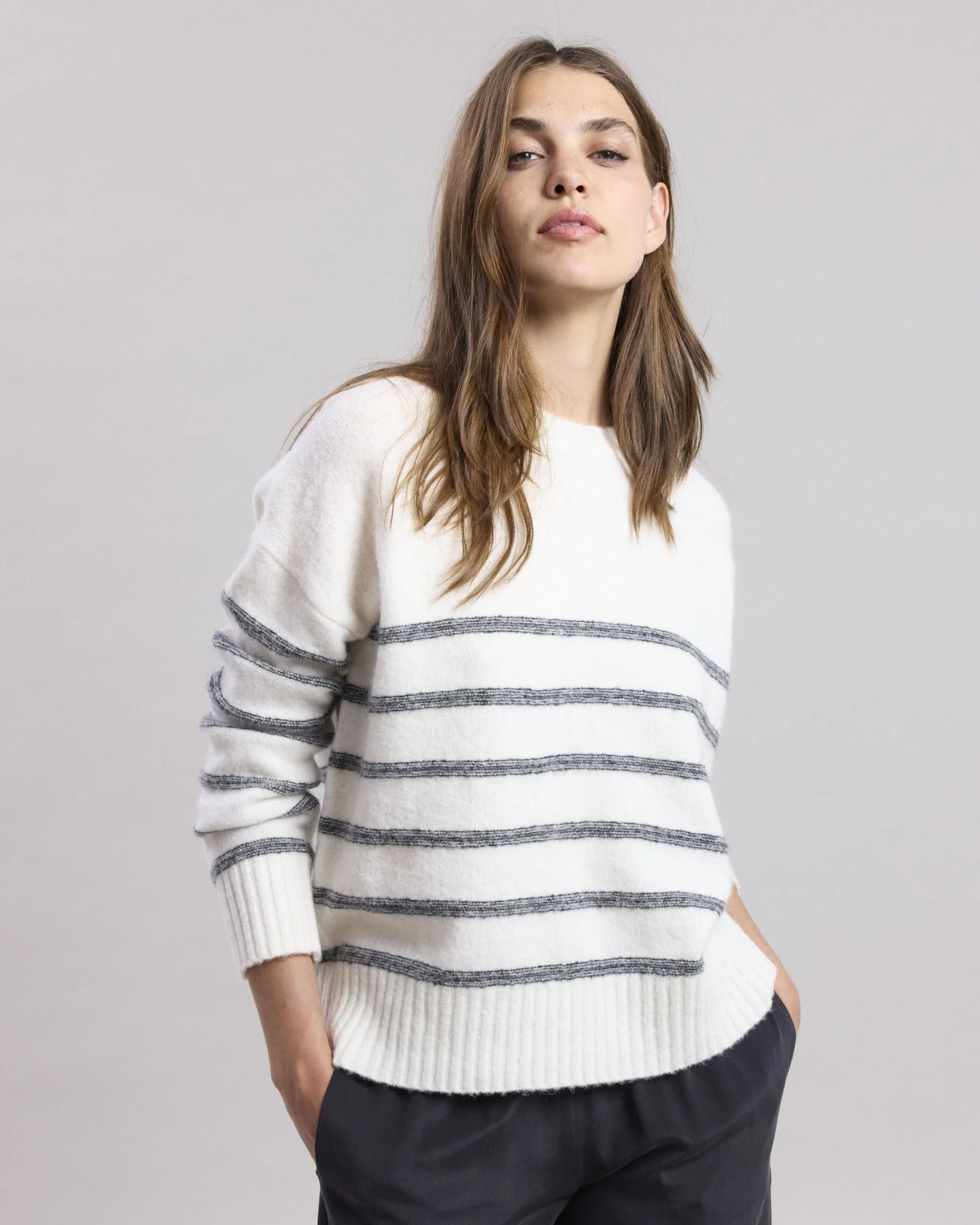 manta_sweater_1.webp Manta Sweater<Hartford Discount