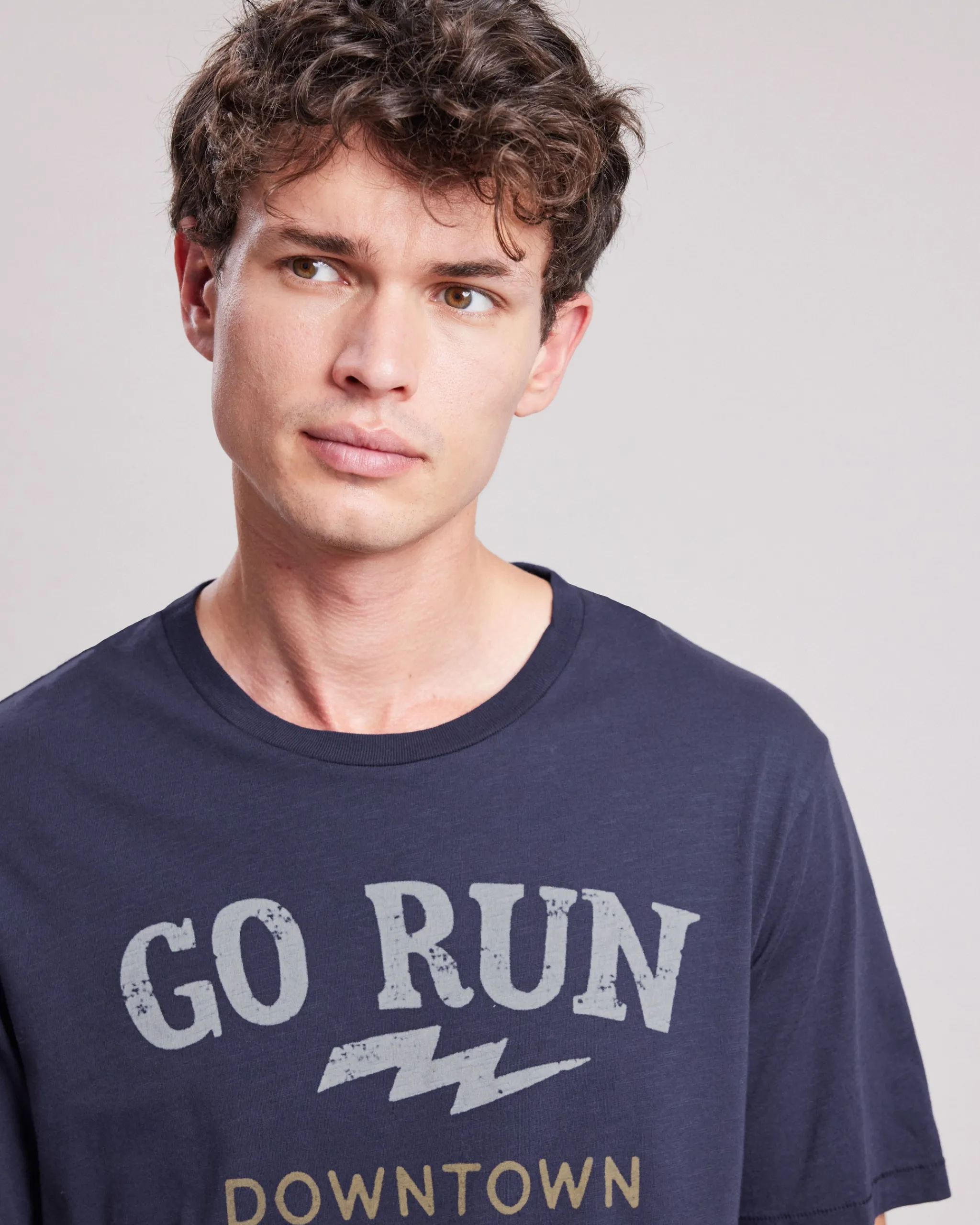 run_tshirt_1-1.webp Run T-shirt<Hartford Shop