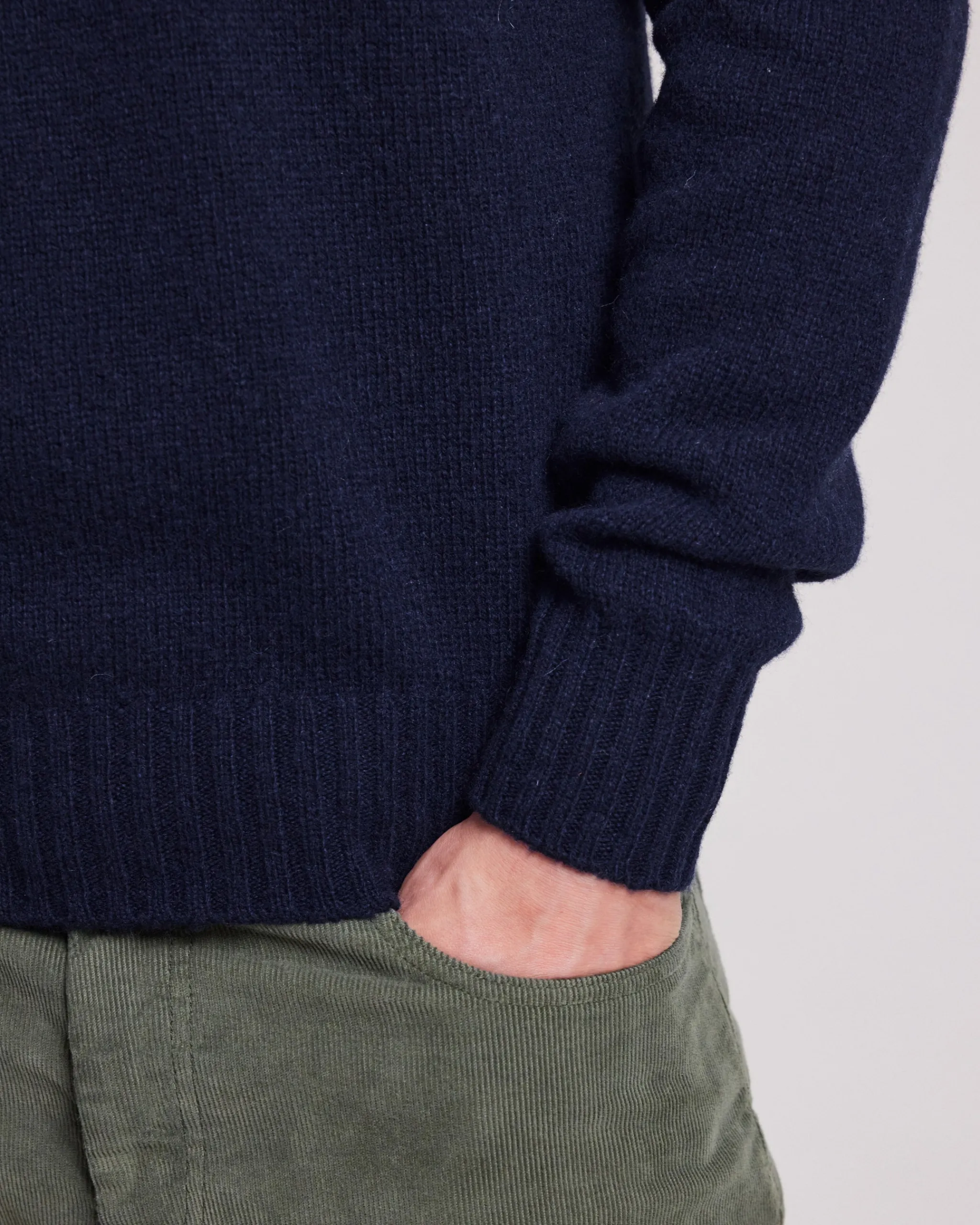 vee_sweater_3.webp Vee Sweater<Hartford Discount