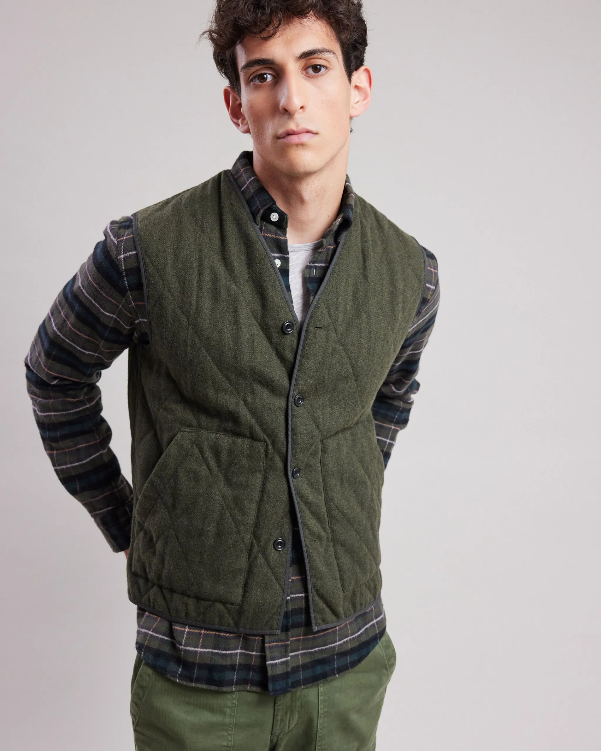 vince_vest_0-2.webp Vince Vest<Hartford Hot