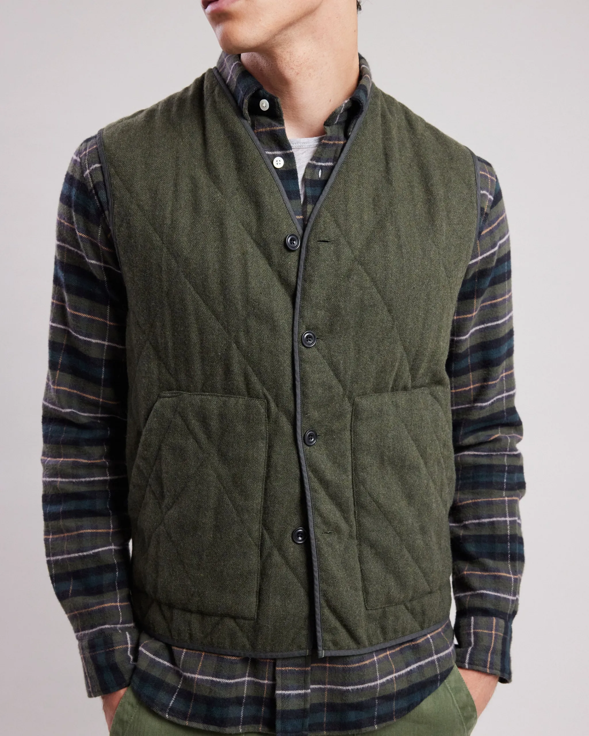 vince_vest_2-2.webp Vince Vest<Hartford Hot