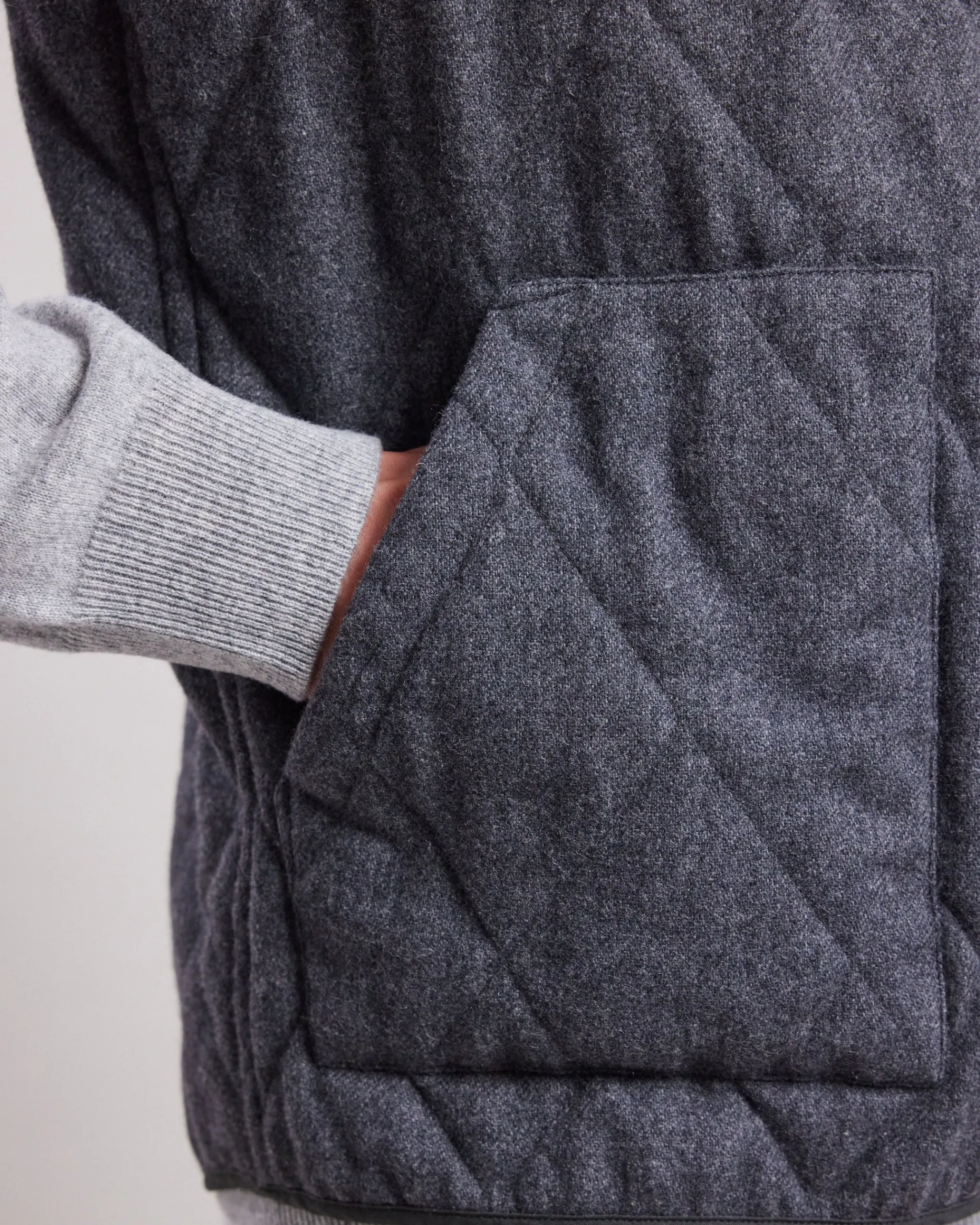 vince_vest_2-3.webp Vince Vest<Hartford Outlet